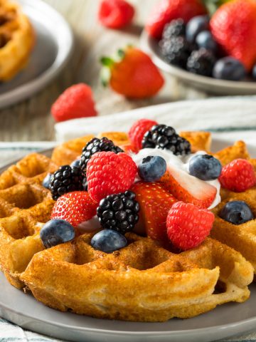 Discover the best desserts in Mississauga! From trendy cafés and Japanese cheesecakes to classic ice cream, doughnuts, and Asian-inspired treats, explore 18 must-visit dessert spots perfect for your next sweet adventure.