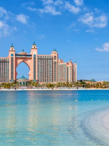 Discover the best things to do at Atlantis Bahamas — from waterparks and beaches to nightlife and dining. Tips, costs & FAQs for the ultimate trip.