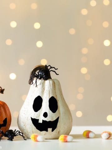 Get into the spooky spirit with 100+ funny Halloween quotes, sayings, puns, and jokes. From cute Halloween puns for kids to hilarious Halloween dad jokes and witty one-liners for adults, find the best Halloween humor for parties, costumes, and Instagram captions.