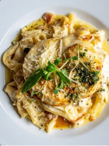 Discover the best halloumi pasta recipes! From creamy tomato and lemon butter to spicy chili garlic, pesto, and pasta bake – quick, easy, and delicious