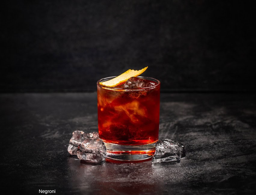 Discover the best Italian cocktails and drinks. From Aperol Spritz to Negroni, explore recipes, regional favorites, and aperitivo culture.