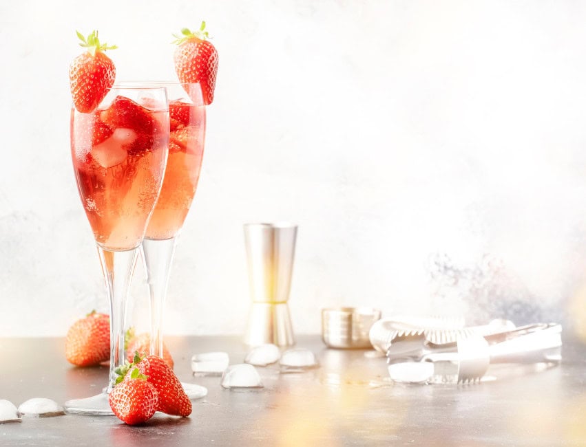 Discover the best Italian cocktails and drinks. From Aperol Spritz to Negroni, explore recipes, regional favorites, and aperitivo culture.