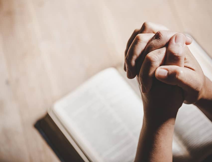 Thanking God: Powerful Thanksgiving Prayers, Scriptures & Blessings
Heartfelt prayers for Thanksgiving to thank God for life, blessings, and family. Discover daily prayers, Bible verses, and ways of thanking God.