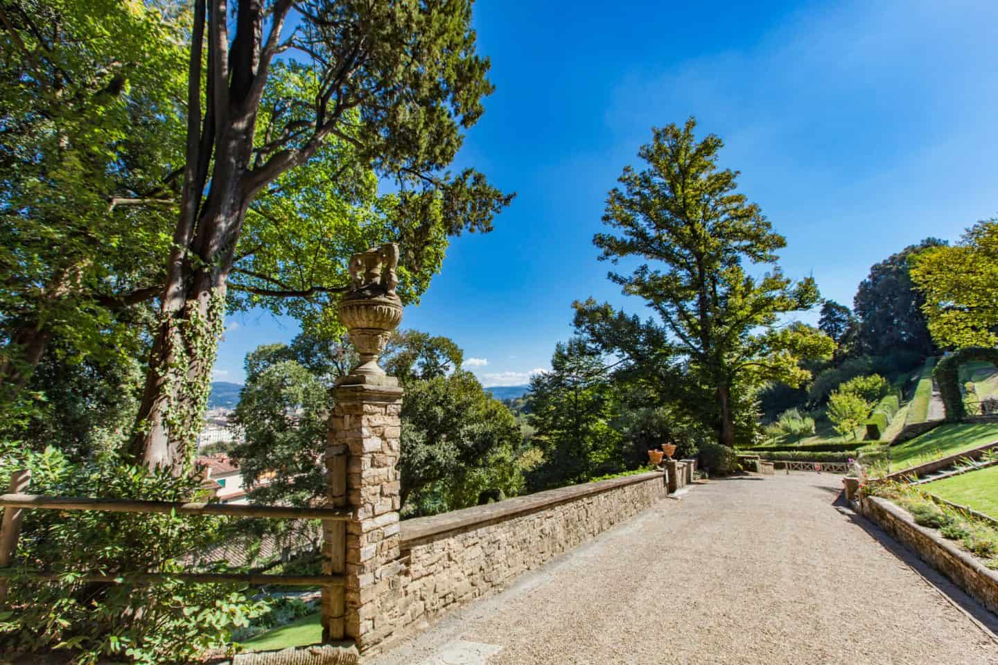Discover the best things to do in Florence, Italy! Explore the top 10 must-see attractions, hidden gems, art, food, and day trips in the heart of Tuscany. Perfect for first-time visitors or anyone wondering what to do in Florence, Italy