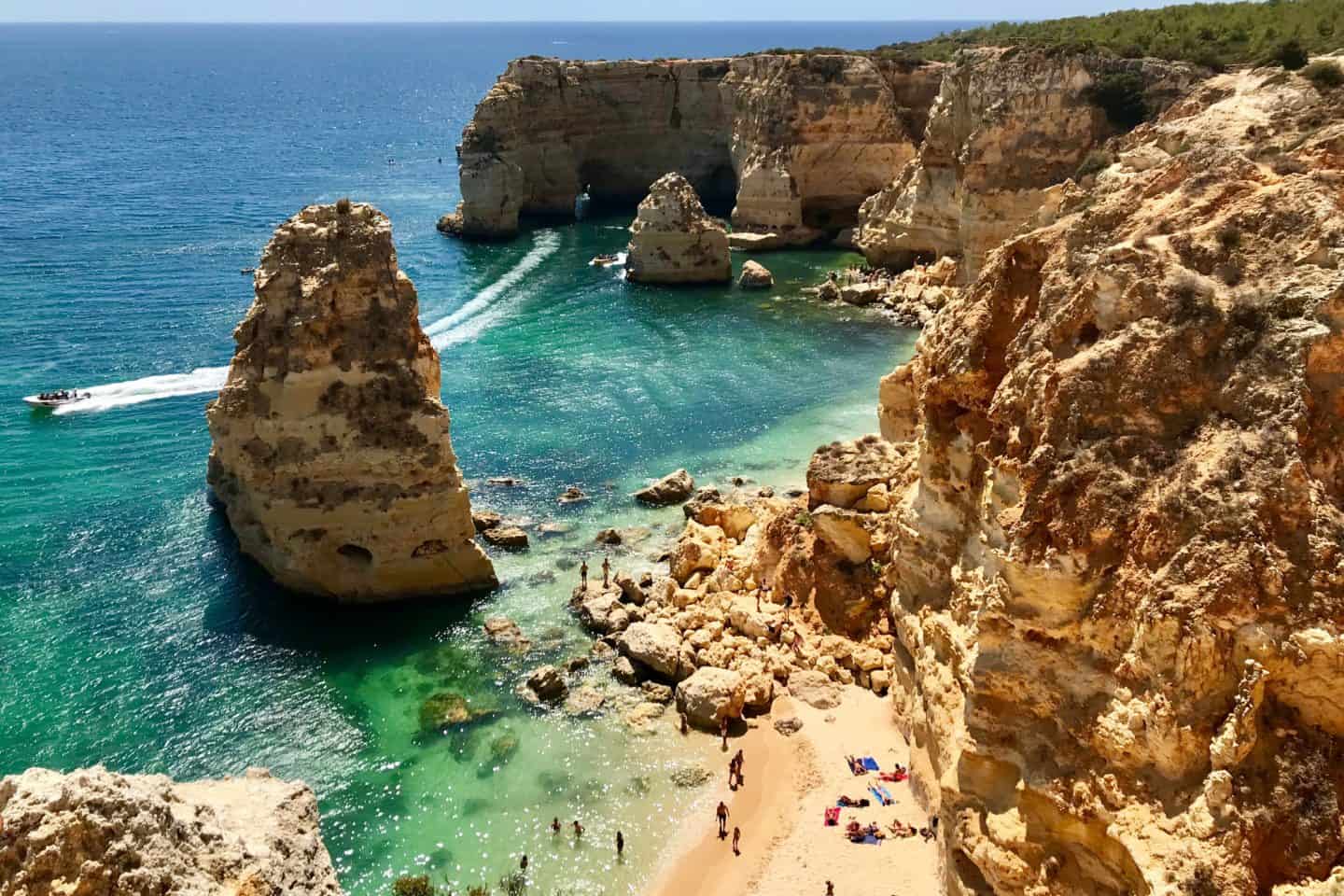 Gruta do Xorino
Discover the breathtaking caves of Algarve Portugal &mdash; from the world-famous Benagil Cave to hidden grottos along the golden coastline. Explore sea caves, secret beaches, and natural arches shaped by the Atlantic&rsquo;s waves on this ultimate Algarve cave adventure.