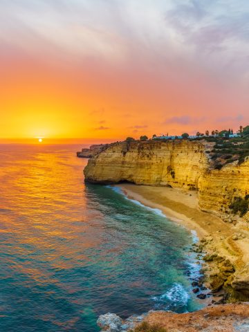 Vale de Centeanes Sea Caves Discover the breathtaking caves of Algarve Portugal — from the world-famous Benagil Cave to hidden grottos along the golden coastline. Explore sea caves, secret beaches, and natural arches shaped by the Atlantic’s waves on this ultimate Algarve cave adventure.