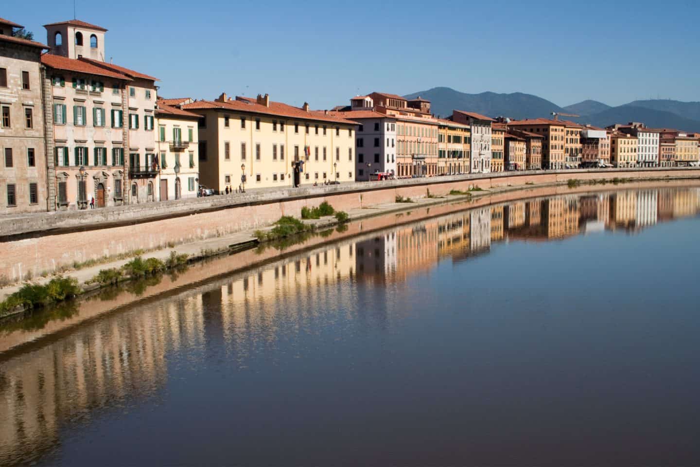 arno river things to do in pisa italy