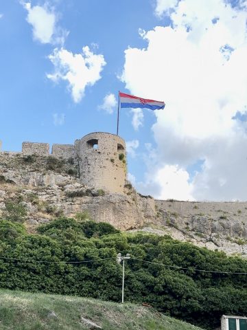 Explore Klis Fortress near Split — Croatia’s historic mountaintop stronghold featured in Game of Thrones. Learn what to see, how to visit, and best times to go.
