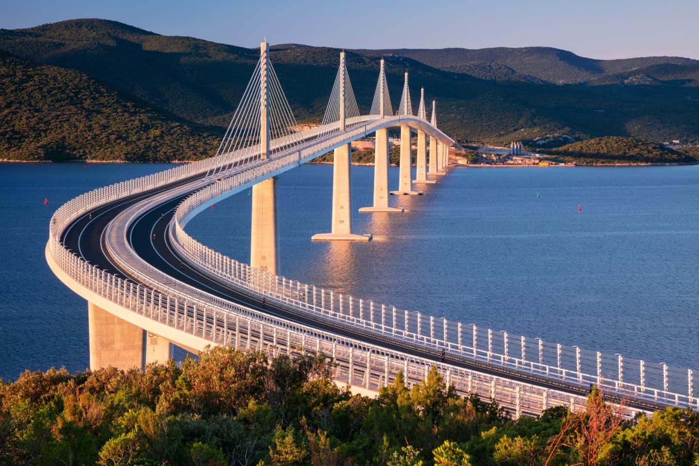 Discover Croatia&rsquo;s Pelje&scaron;ac Peninsula &mdash; a sun-soaked haven of beaches, world-class wines, oysters, and windsurfing. Plan your perfect trip with this complete guide.