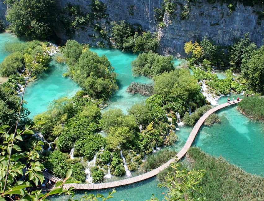 Wooden boardwalk along waterfalls in Croatia&rsquo;s Plitvice National Park