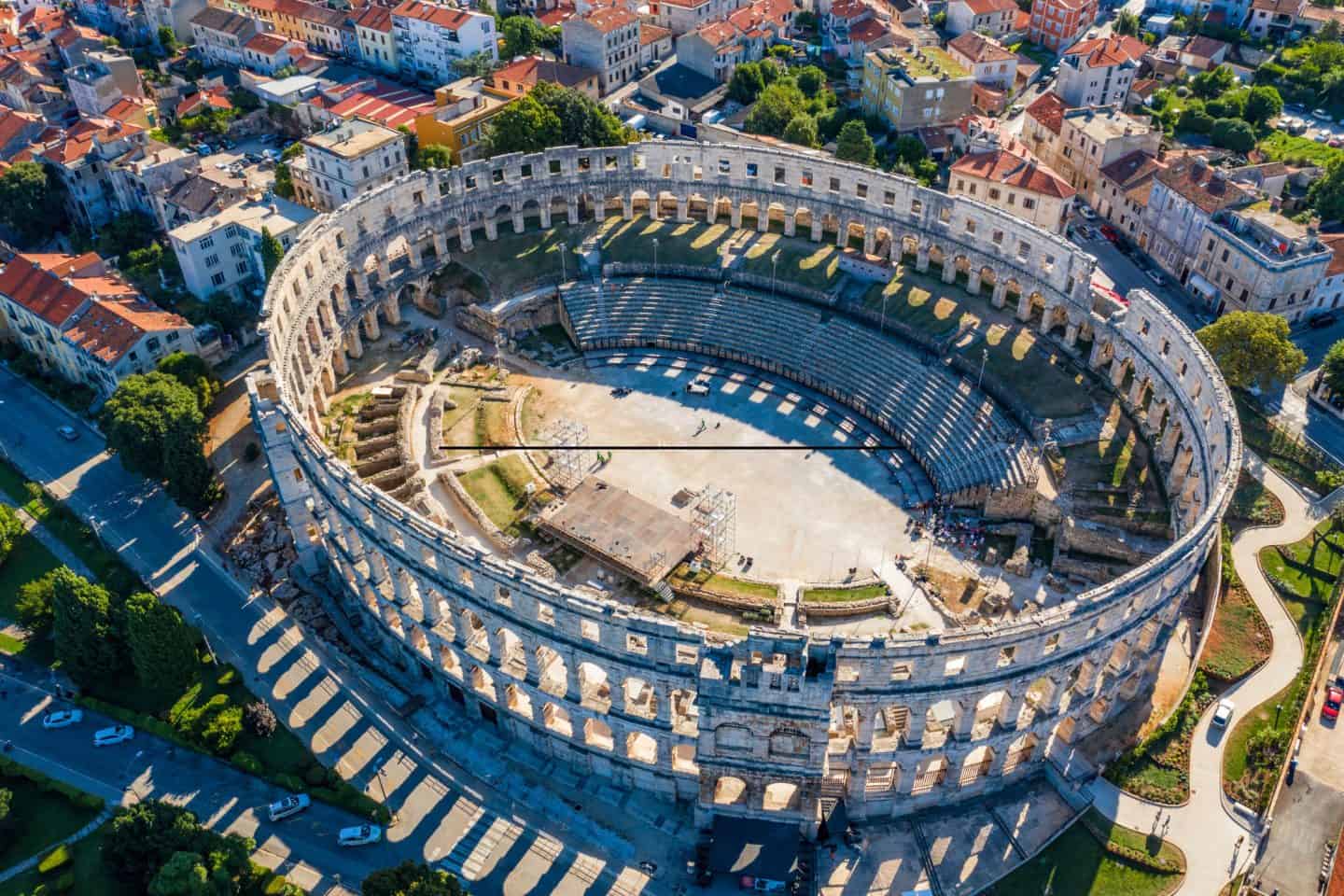 Wander ancient Roman streets, swim in turquoise coves, and taste the magic of Istria. Pula, Croatia is where history meets the sea.
pula kroatien
pula croatia