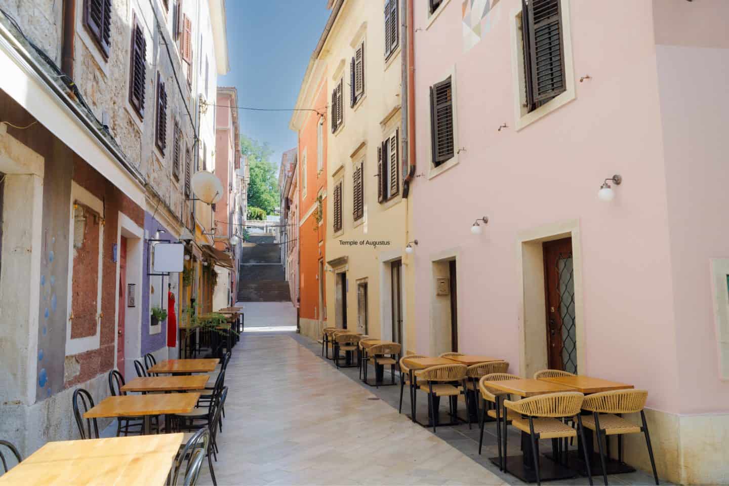 pula istria croatia old town
Wander ancient Roman streets, swim in turquoise coves, and taste the magic of Istria. Pula, Croatia is where history meets the sea.
pula kroatien
pula croatia