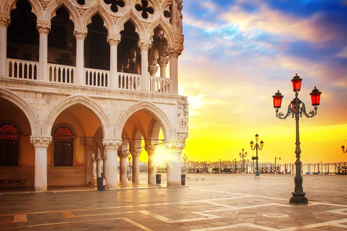 Discover the best things to do in Venice in winter &mdash; from Christmas markets and gondola rides to cozy caf&eacute;s and island escapes