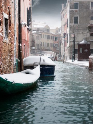 Discover the best things to do in Venice in winter — from Christmas markets and gondola rides to cozy cafés and island escapes
