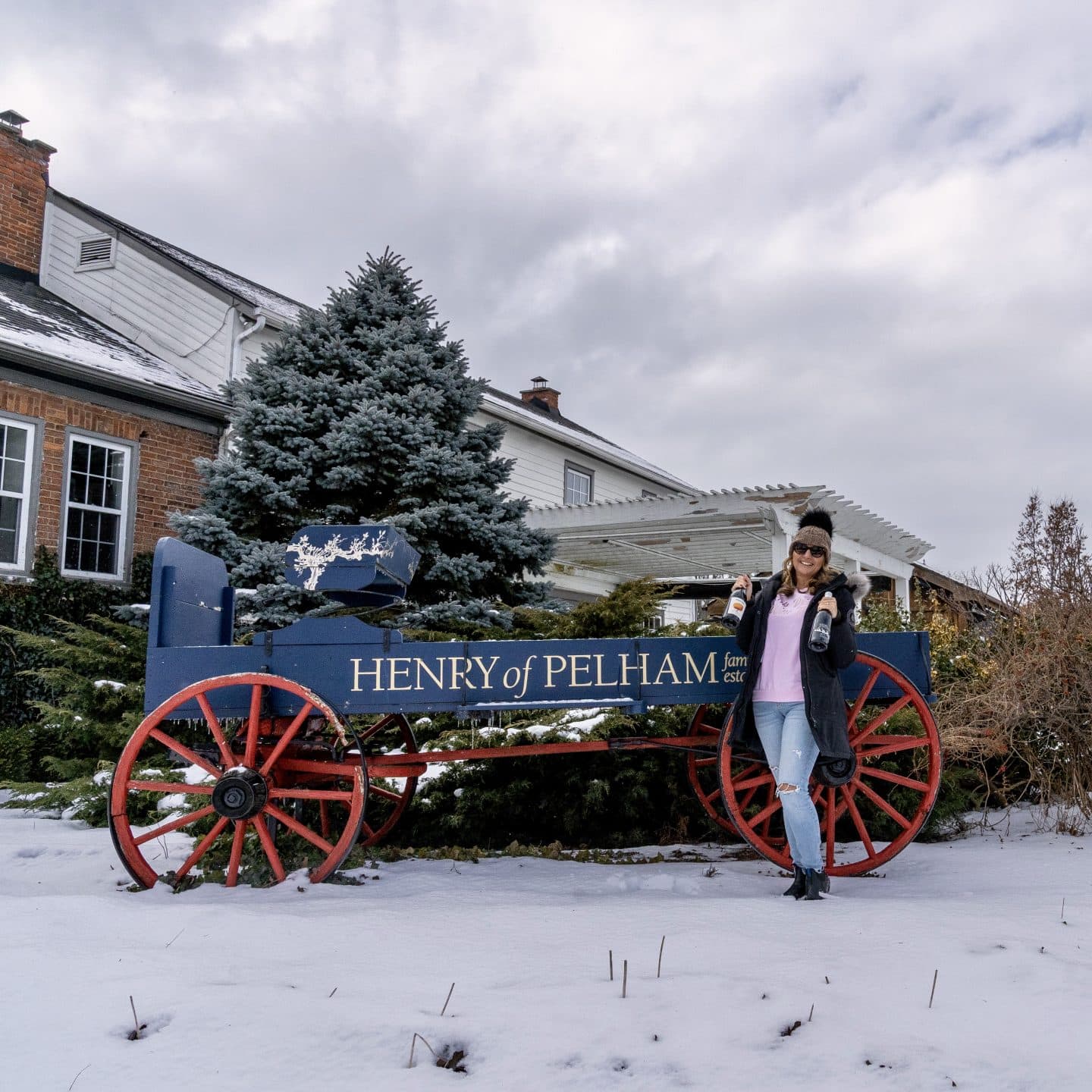 Discover the top 10 Niagara-on-the-Lake wineries with a full weekend wine tour itinerary, including tastings, restaurants, and vineyard tips.