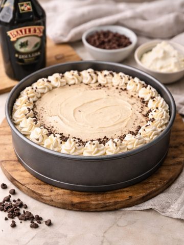 Impress your friends and family with this homemade Baileys cheesecake. No-bake, rich, and creamy—an Irish cream lover’s dream!