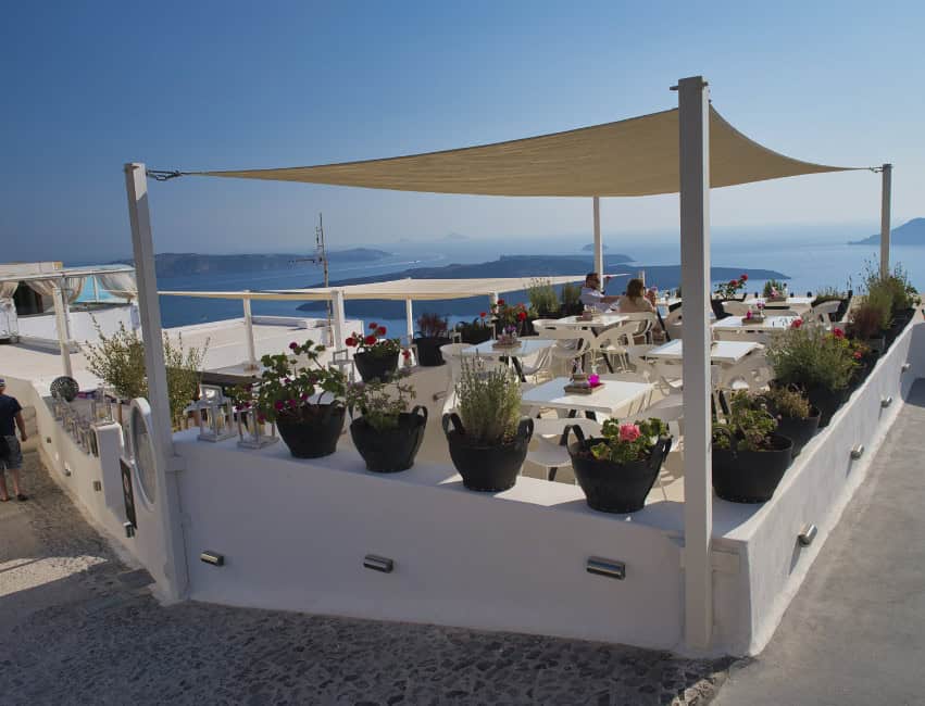 oia santorini greece restaruant with view of water
